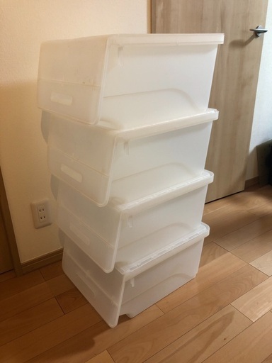 アクリルの衣装ケース