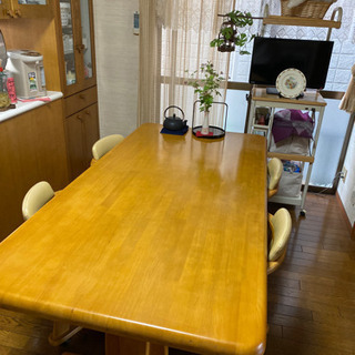 ダイニングセット　テーブルは大