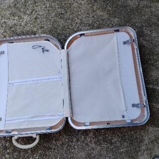 ACクレージュ スーツケースの画像