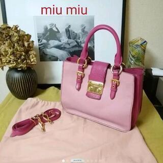 美品20万。miu miu　マドラス　人気カラー　ショルダー付き...