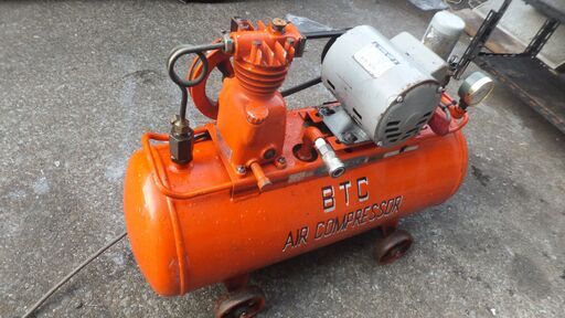 １００V　コンプレッサー