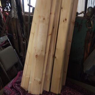 羽目板 内装用 長さ1200 幅100 厚20程 長さが不揃いですが宜しくお願いしますの画像