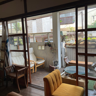 カフェ改装処分のIKEAアームチェア(2台の左側1台)の画像
