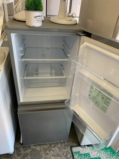 極美品　AQUA　アクア　冷凍冷蔵庫　AQR-13H(S)　2018年製　126L　冷凍46L　冷蔵80L　シルバー　単身用サイズ　