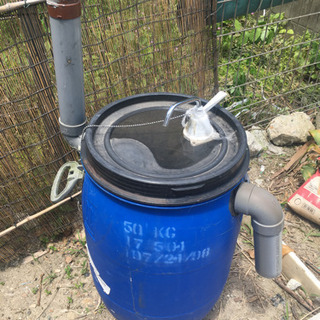畑の雨水タンク