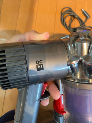 値下げ美品・定価3万】ダイソン 掃除機　DC61