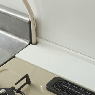 《美品》山崎実業 プレート コンロ奥隙間ラック ホワイト 3487 ｜ ガスコンロ 奥 後ろ 油はね ラック 棚 カバー 収納 ガード おしゃれ 調味料ラックの画像