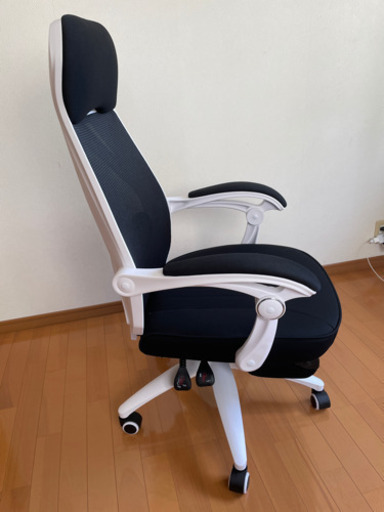 オフィスチェアーオットマン付き（新品同様）