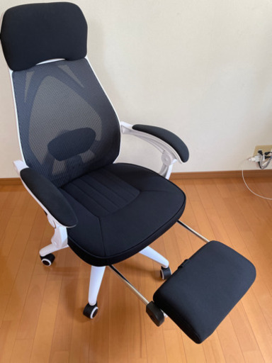 オフィスチェアーオットマン付き（新品同様）