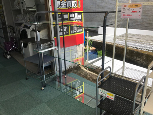 【リサイクルサービス八光　田上店　配達・設置OK】ブラック　キャスター付きガラス製3段ラック
