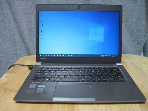 ウルトラモバイル約1200g東芝dynabook R63/W1M Core i3 メモリ8GB/新品SSD256G/13.3インチ画面/カメラ有り/office/電池持ち良さそう/傷汚れ有り