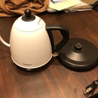 電気ポット　湯沸かし器