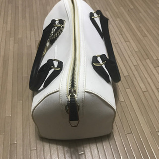 トラサルディ　白バックの画像