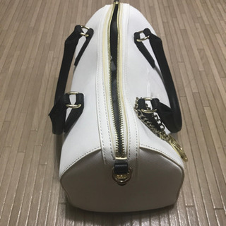 トラサルディ　白バックの画像