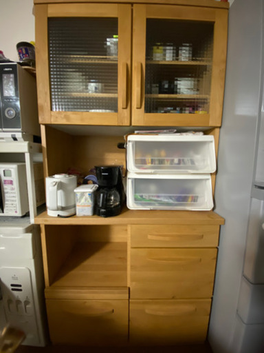 食器棚　6月17日までに取引日決めたいです