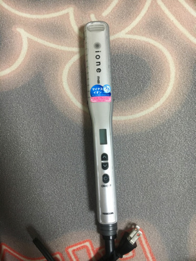 ヘアーアイロン※引越しのため再来週の金曜までのお取引可能な方でお願いします。再来週の金曜日には投稿消します。
