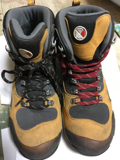 登山靴　ハイキングシューズ