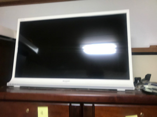 白いテレビ