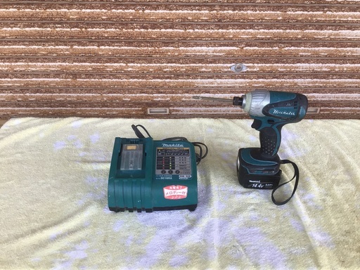 マキタインパクトドライバー　充電機　バッテリー　ビット付