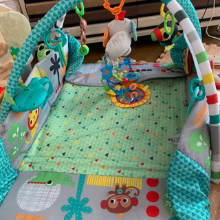 0歳〜使える　赤ちゃん　おもちゃ