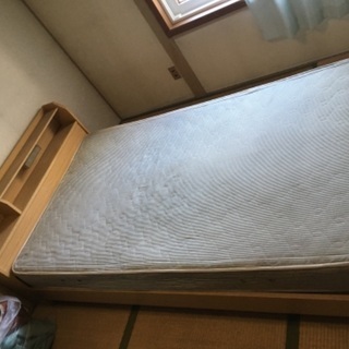 代理出品  シングルベッド マットレス付き 譲ります 来週末まで