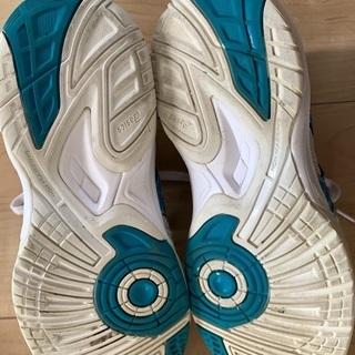 バスケットシューズ　22.5の画像