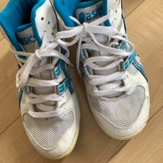 バスケットシューズ　22.5
