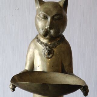 バリ猫　真鍮製　大きめ　ウェルカム猫　皿持ち猫 銅像 ブロンズ像 置物 バリ猫 真鍮製 大きめ ウェルカム猫 皿持ち猫 銅像 ブロンズ像 置物