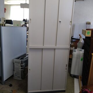 【自社配送は札幌市内限定】オフィス用家具 ロッカー 鍵付き 上下...
