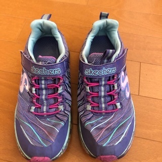 子供靴　運動靴　スケッチャーズ　21.5cm