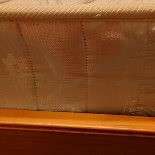 クイーンベッドマットレスの画像