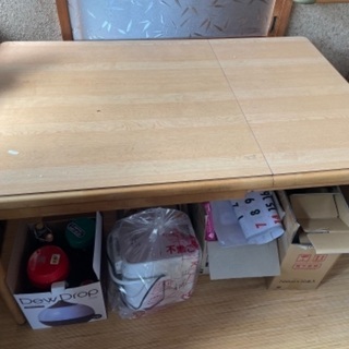 無料でダイニングテーブル差し上げます。