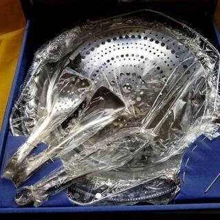 春夏秋冬ステンレスのおお皿です新品未使用ですが箱に痛みがあるため格安にの画像