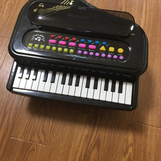 おもちゃのグランドピアノ