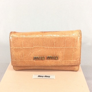 miumiuミュウミュウ ピンクレザー型押し 6連キーケース