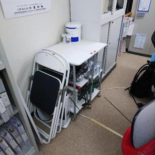ワゴン   4点あります  白×シルバー の画像