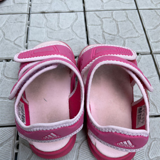 14センチ　adidasサンダルの画像