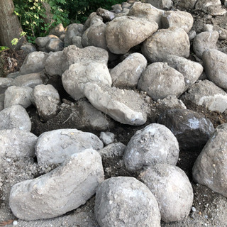 玉石　巨大　庭石　石垣