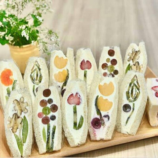 今流行りのフルーツサンド一緒に食べに行きませんか？