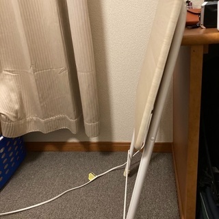 折りたたみテーブルの画像