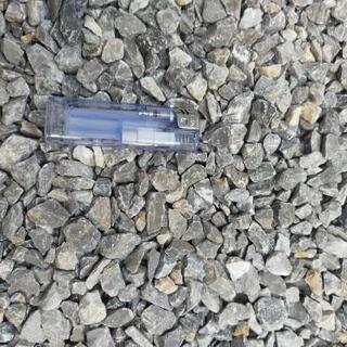 白っぽい砕石　1.5立米の画像