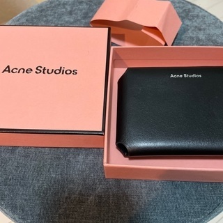 Acne アクネ　三つ折り財布