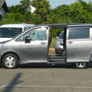 家で買える！H22年 ノア ８人乗り Wパワースライドドア！ナビRカメラ＆リアモニター！スマートキー！国定駅４キロor伊勢崎駅７キロor前橋駅13キロの画像