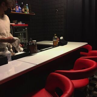 バースタッフ募集！男女経験は問いません。