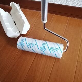 【新品同様】柄の長いコロコロ(粘着ローラー)の画像