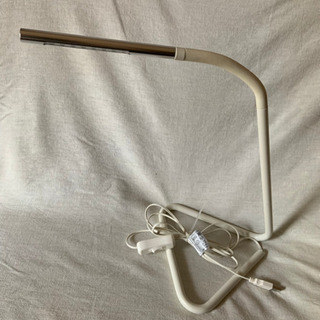 IKEA　HARTE　LEDワークランプ　ホワイト＆シルバー