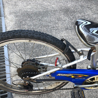 早いもの勝ち！　自転車男の子