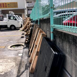 プラパレ大量入荷！！木パレ・プラパレ差し上げます！の画像