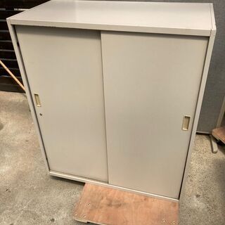 商談中　②★現状品★鍵無し 引戸書庫 事務機 キャビネット 棚板1枚