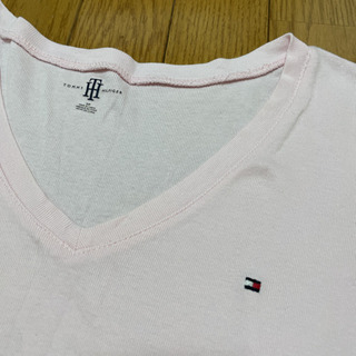 トミーヒルフィガーのTシャツの画像